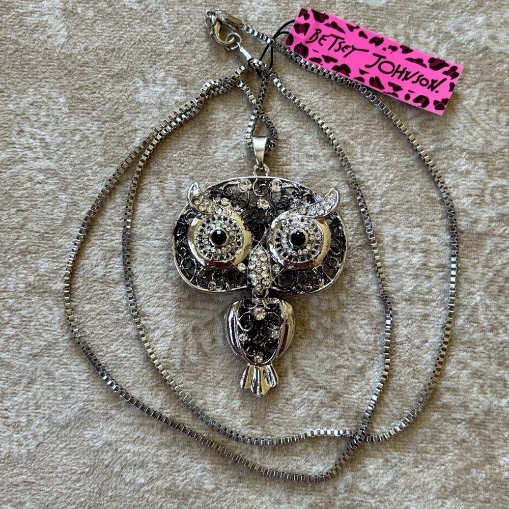 Brand New Betsey Johnson Silver Tone Rhinestone Owl Long Pendant Necklace
